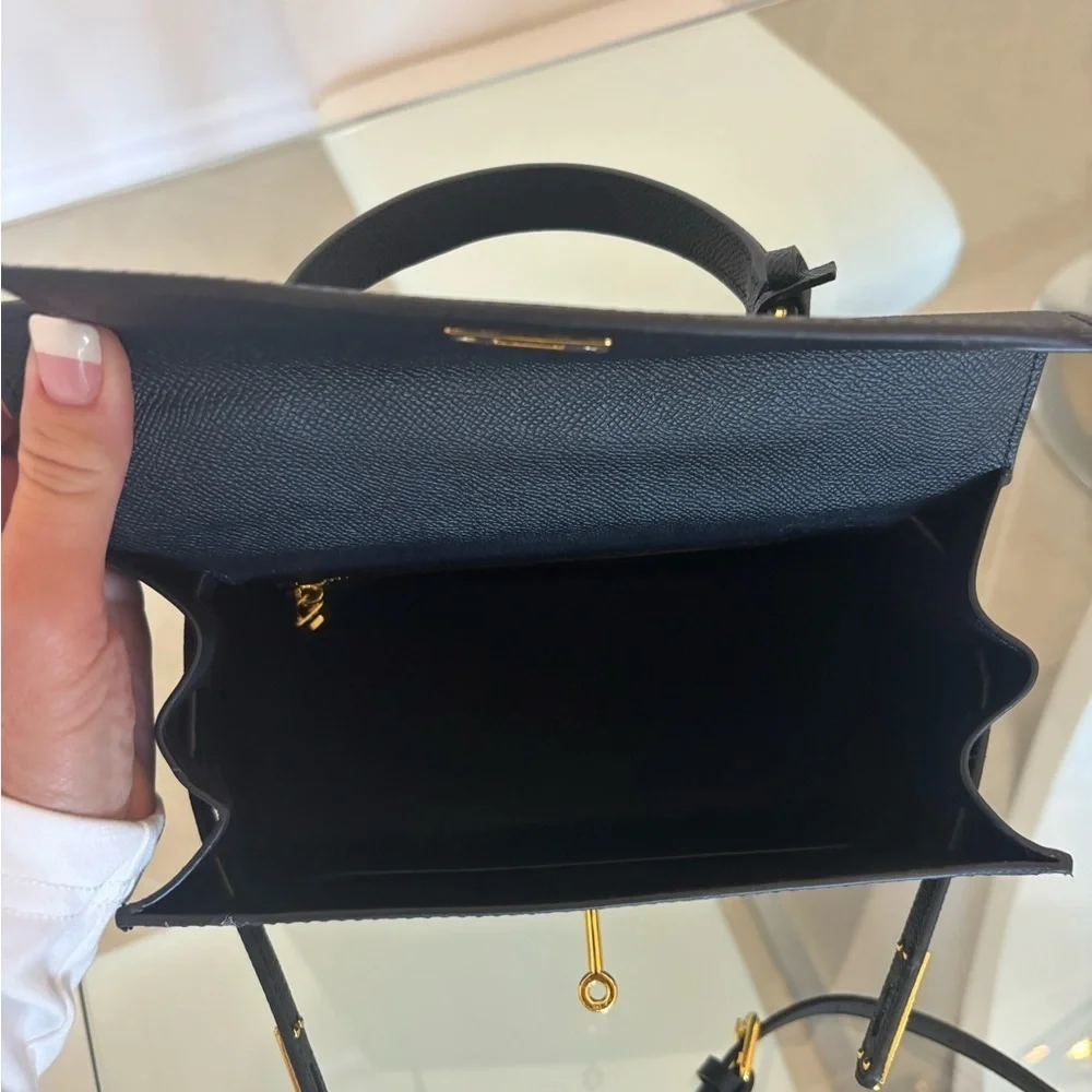 Elegant Black Handbag Vegan Very Durable.